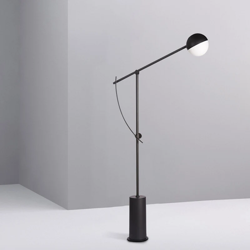 Verstellbare Bogenstehlampe mit stilvollem Design
