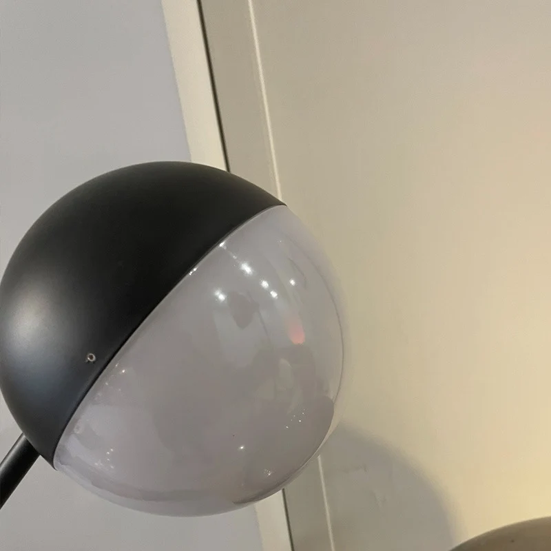 Verstellbare Bogenstehlampe mit stilvollem Design
