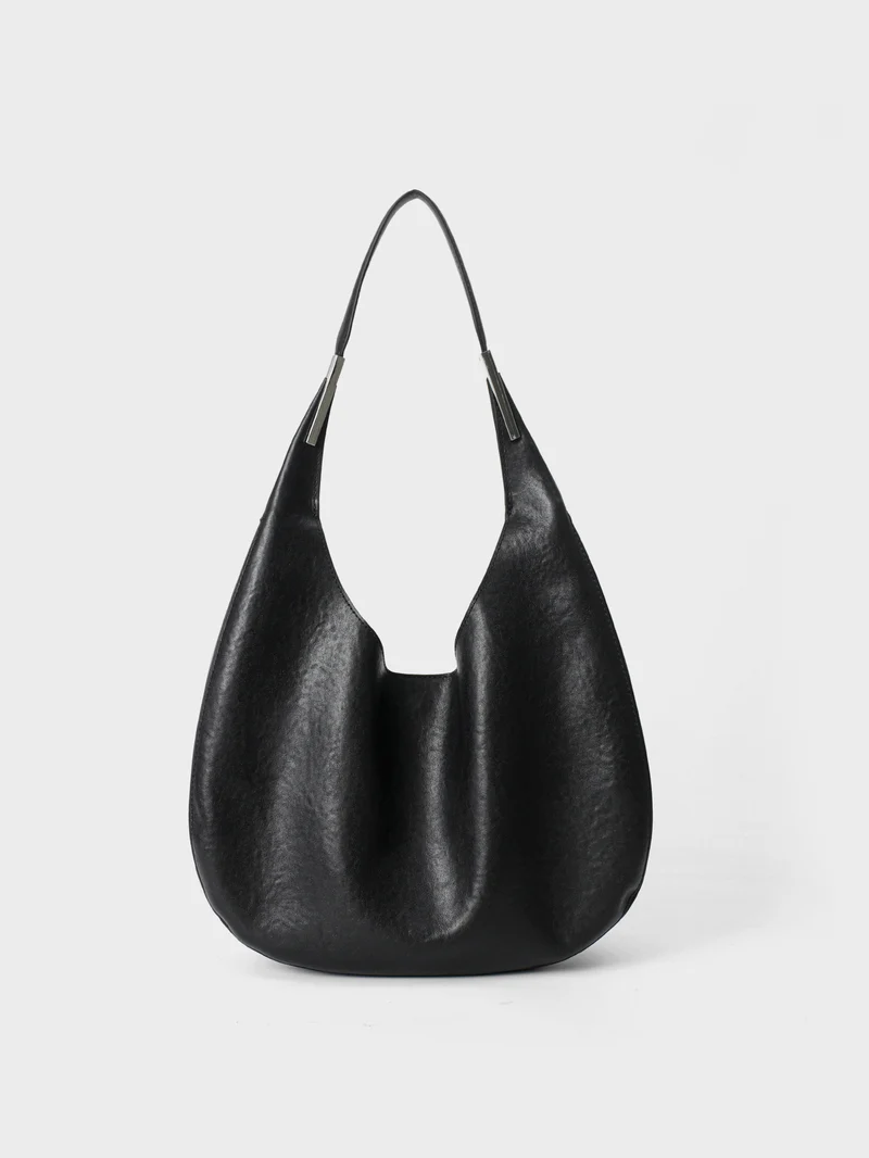 Weiche genarbte schlaffe Hobo-Schultertasche mit Metallbesatz-Griff