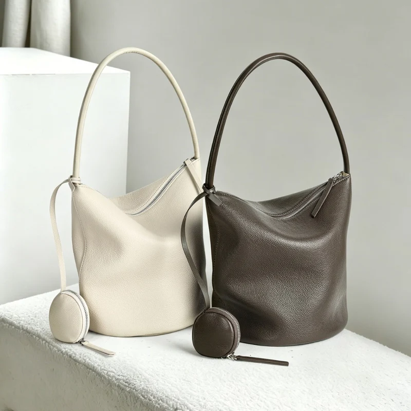 Schluffige genarbte Bucket Hobo Tasche mit gebogenem Reißverschluss und abnehmbarem Münzbeutel